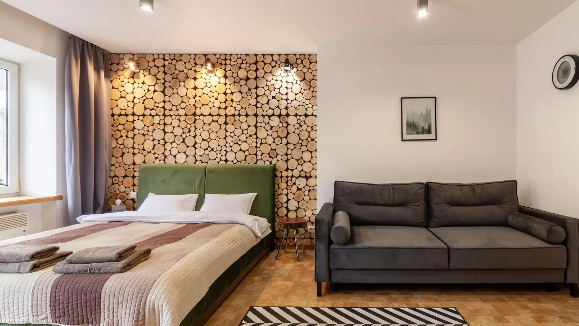 Stylish Flat Near Rynok Square-Self Check-In & Netflix 0*, Lviv Ukraine