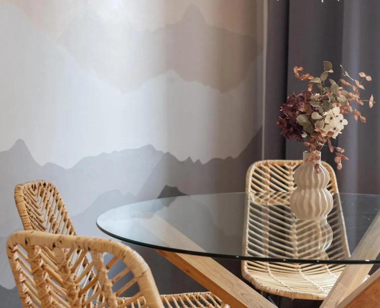 Stylish Flat Near Rynok Square-Self Check-In & Netflix Apartment Lviv