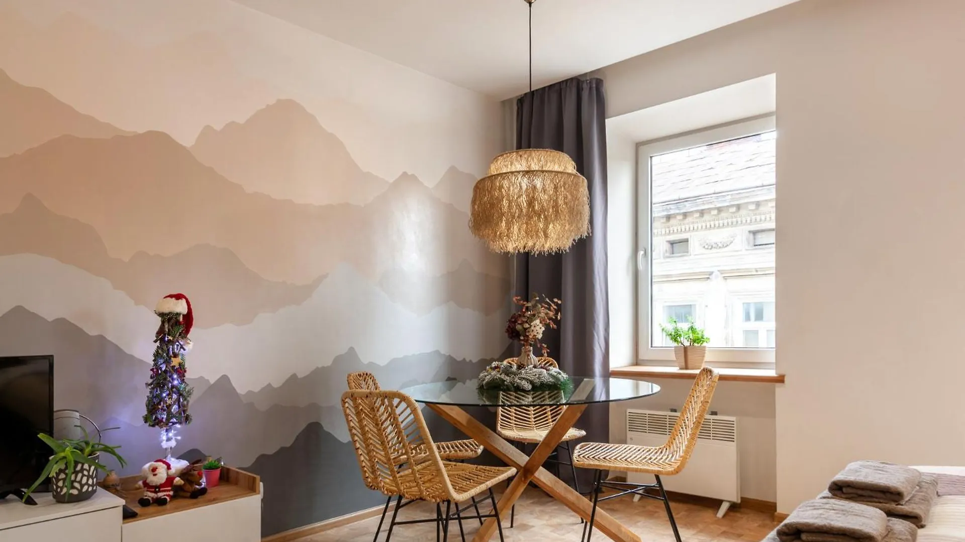 Stylish Flat Near Rynok Square-Self Check-In & Netflix Lviv