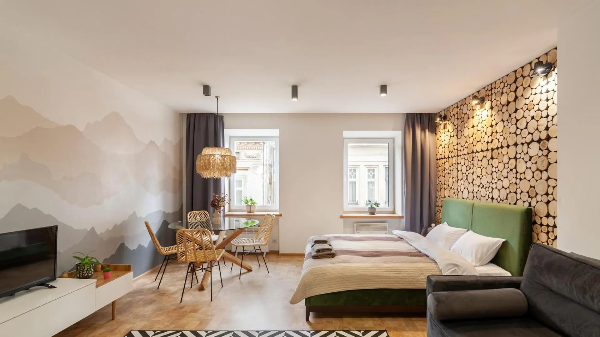 Stylish Flat Near Rynok Square-Self Check-In & Netflix