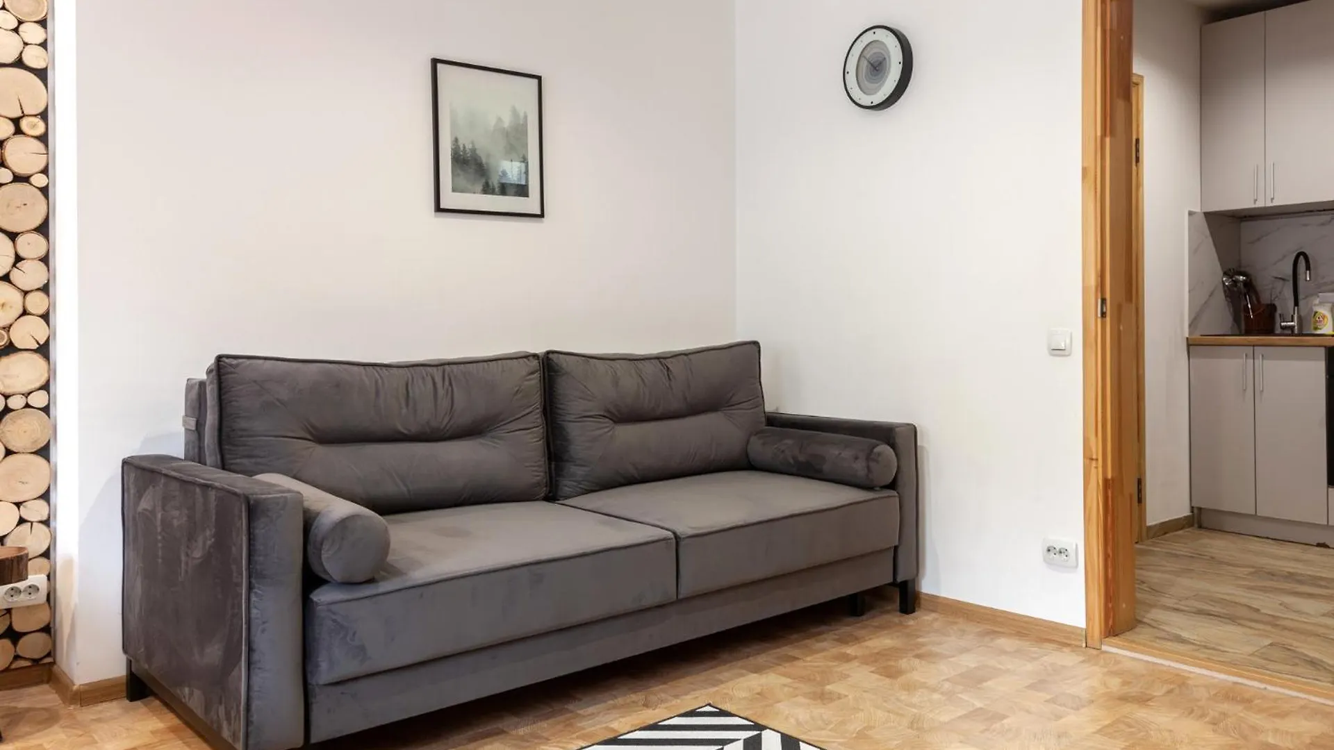 Stylish Flat Near Rynok Square-Self Check-In & Netflix 0*, Lviv