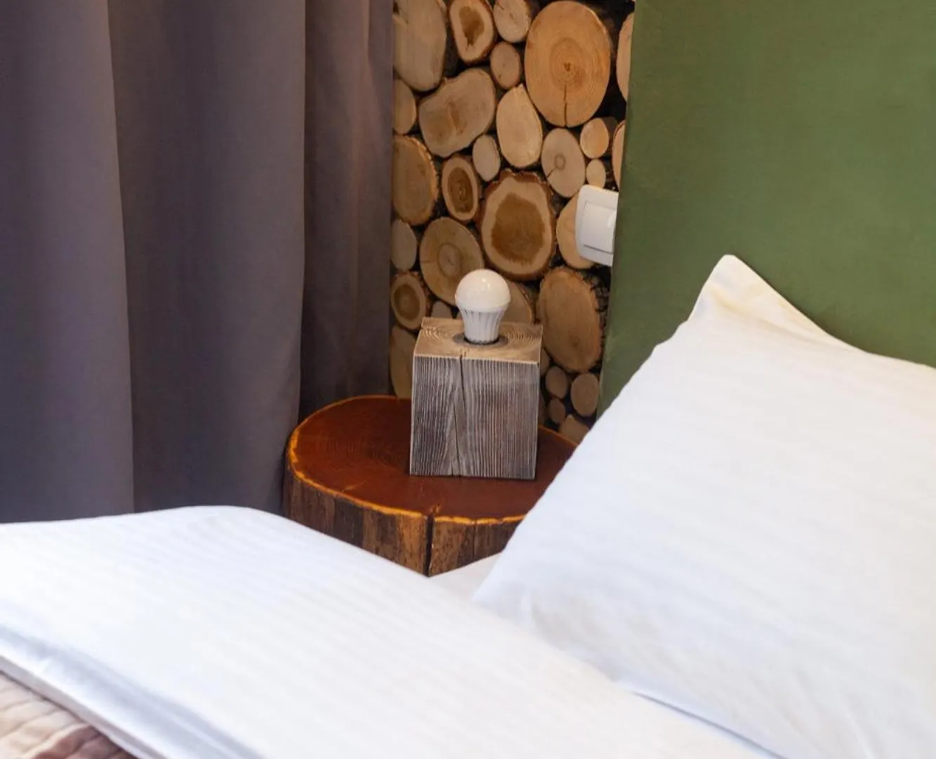 Apartment Stylish Flat Near Rynok Square-Self Check-In & Netflix Ukraine